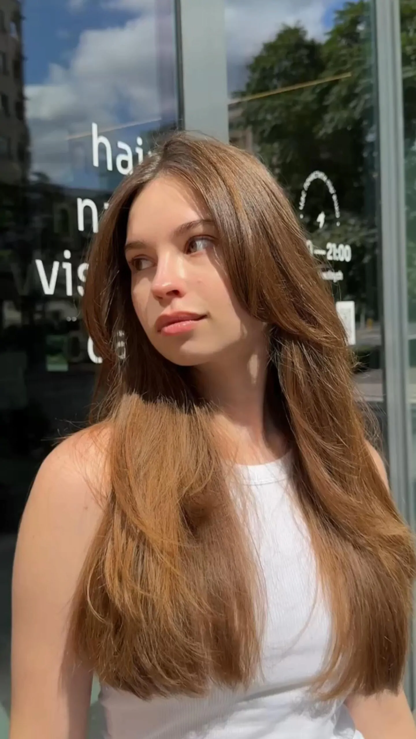 HydraFacial — процедура комплексного догляду за шкірою обличчя з етапами очищення та зволоження